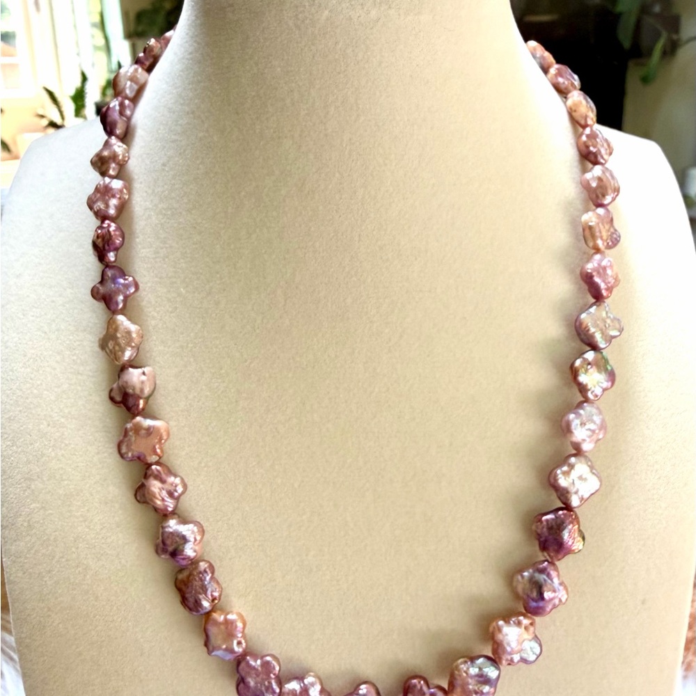 Freshwater Pearl Clover Necklace in Pink/Purple